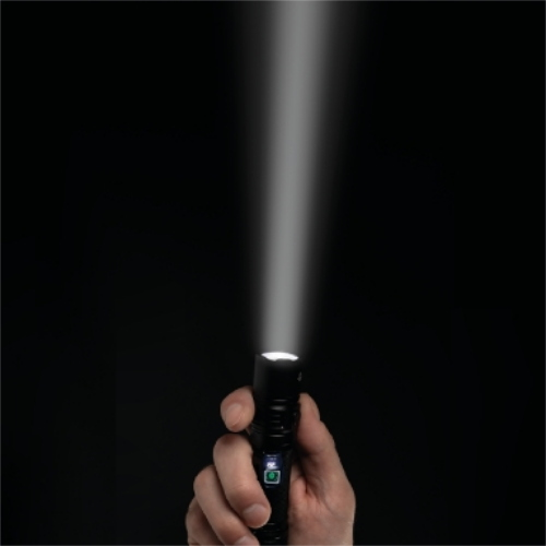 Torcia led ricaricabile in alluminio 10w 500lm nera con display RX5025  in alluminio con battria Li-Ion ricaricabile mediante USB-C e display indicatore di carica. 3 modalità di funzionamento: High, Eco, Flash e funzione Zoom.